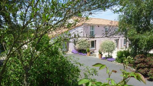 Saint-Germain-lAiguiller Bed & Breakfast | La Boisnière