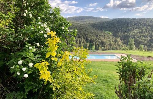 Les Valls d'Aguilar Villa | La Borda del Feu