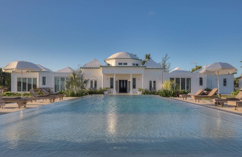 North Palmetto Point Apartment | La Bougainvillea Boutique Hotel - Garden view Suite with 2 queens