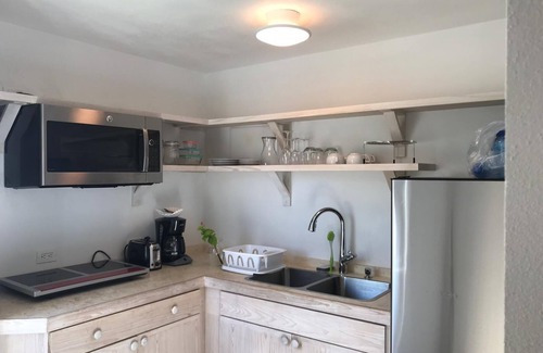 North Palmetto Point Cottage | La Bougainvillea Boutique Hotel - Private cottage