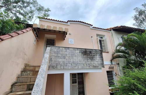 Catumbi House | Large vintage house with balcony in Santa Teresa