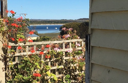 American River House | La Brisa. Beautiful stone cottage with water views