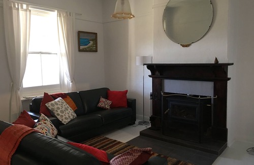 American River House | La Brisa. Beautiful stone cottage with water views