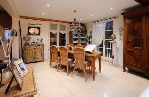Corcelles-en-Beaujolais House | La Brocantine