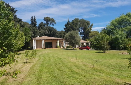 Saint-Jean-de-Vedas Villa | La Bucolique-Villa in the heart of greenery!
