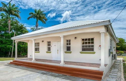 Callendar House | La Buena Vida yes The Good Life in this Three bedroom 2 bathroom bungalow