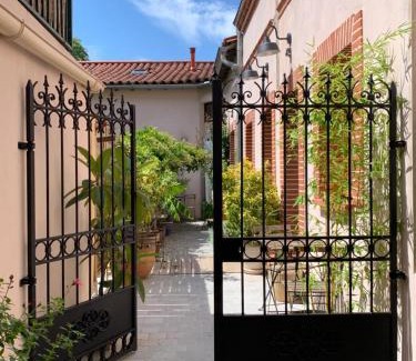 Arnaud Bernard Bed & Breakfast | La bulle de Gaston
