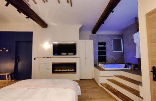 Sacy-le-Grand Apartment | LA BULLE ROMANTIQUE, Suite avec jacuzzi privatif