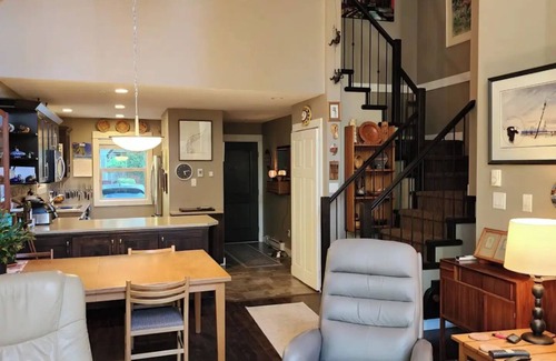 Regional District of Nanaimo House | La Cabaña - A Modern Sanctuary