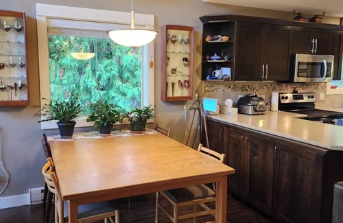 Regional District of Nanaimo House | La Cabaña - A Modern Sanctuary