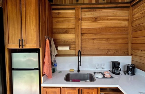 Tayutic Cabin | La Cabaña de Tata: Cozy Cabin, Books, Nature, and Contemplation