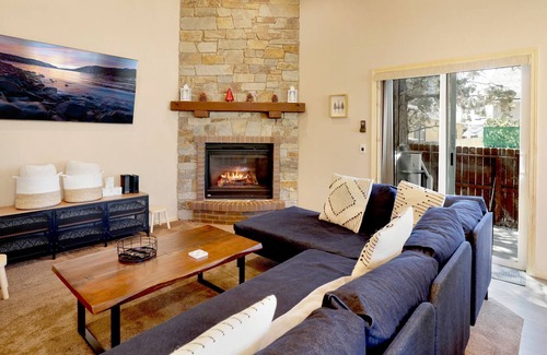 Woodlands Ski Chalet | La Cabana Villareal- Cozy Bear City Modern Chalet Home