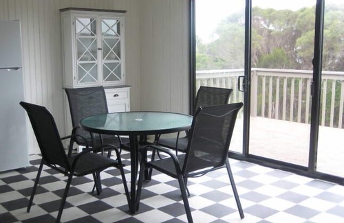 Pambula Beach House | La Cabane - 1 Bedroom Beachside Cottage