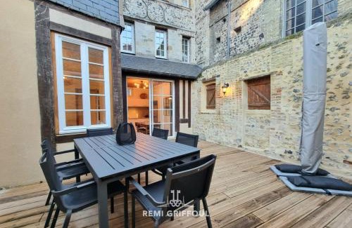 Honfleur Apartment | La Cabane de Champlain Terrace City Center 2 Guests