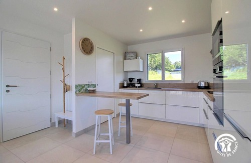 Inzinzac-Lochrist House | La Cabane de Saint Sypher