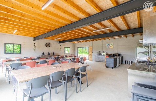 La Chapelle-Naude House | la Cabane de L'etang