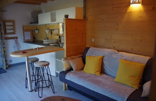 Saint-Alban-Leysse Cottage | LA CABANE DU JARDIN - INDEPENDENT GITE FOR 2 to 4 people