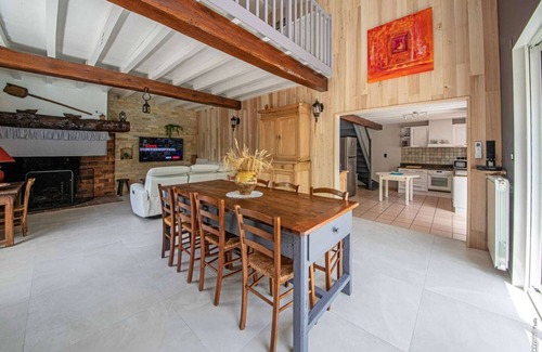 Aiguelèze House | La Cabane du Trel : A beautiful escape to the countryside with heated swimming pool