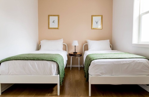 Winnipeg House | La Cabane Guesthouse- Cozy urban cabin feel in the French Quarter