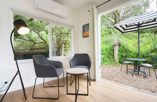 Tootgarook Apartment | La Cabine | Private studio 5 mins Peninsula Hot Springs, Golf, Beaches, Wineries