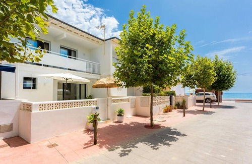 La Cala de Mijas House | La Cala Beach Home - beachfront few steps away from the sandy beach