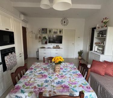 Beverino Apartment | La Camelia holiday house