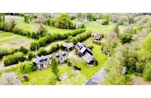 Triqueville House | La Campagne Normande Chic Avec Rivière et Tennis