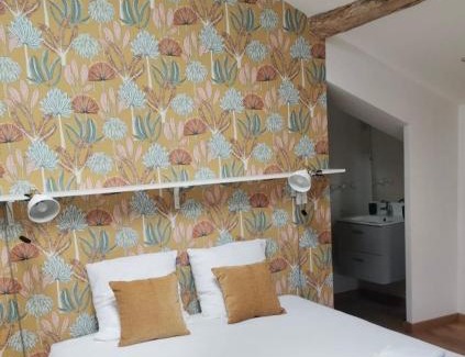 Sauveterre-Saint-Denis Bed & Breakfast | La Canolière - Chambre d'hôte Noémie