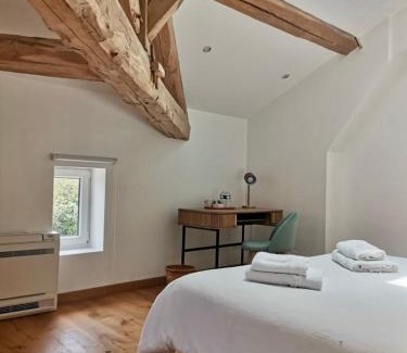 Sauveterre-Saint-Denis Bed & Breakfast | La Canolière - Chambre d'hôte Noémie