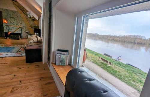 Nouan-sur-Loire Apartment | La Capitainerie, vue directe sur la Loire, calme et confort
