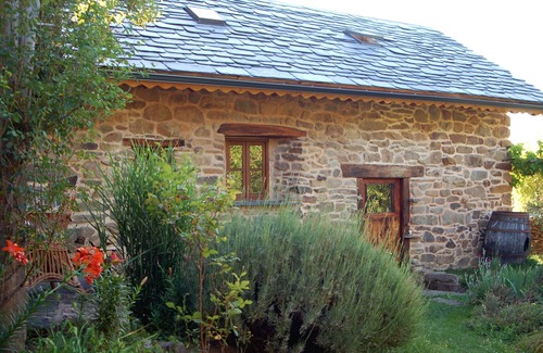 Villar de las Traviesas Cottage | La Caricia - Cozy country house with large garden in a quiet natural setting