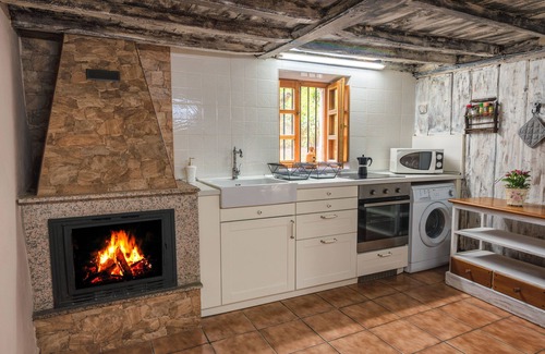 Fresnedo Cottage | La Carrozal: A Charming Refuge in Asturias
