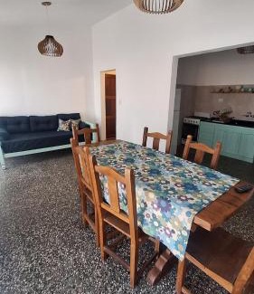 Villa Mercedes House | La casa, alquiler temporario - casa completa con cochera y patio- parrilla
