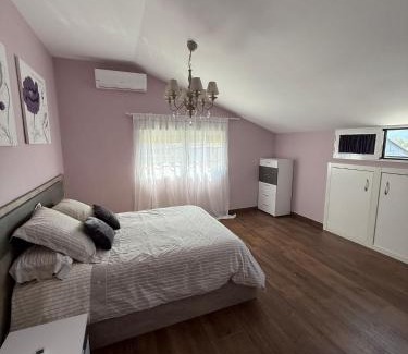 El Barraco House | La casa amarilla
