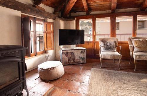 Rubielos de Mora House | La Casa Amarilla