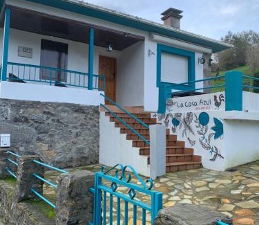 Ramales de la Victoria House | LA CASA AZUL, un oasis de calma, vistas impresionantes con PISCINA, SALTADOR, BARBACOA y acceso al río Asón
