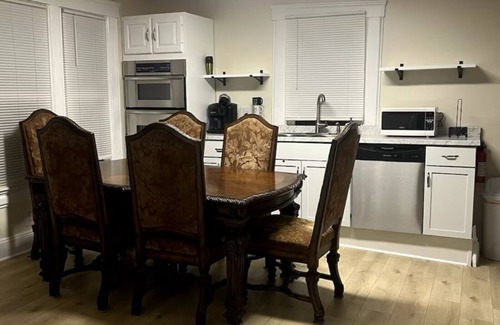 Cambridge House | La Casa Azul . with Wi-Fi, AC