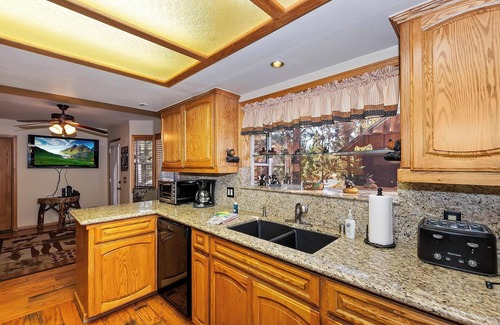 Whispering Forest Cabin | La Casa Bella by Destination Big Bear : Pool Table! Pinball! Hot Tub! Propane BBQ! Log Furnishings! WiFi!