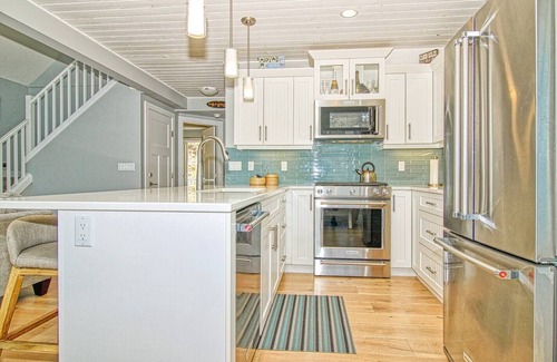 Central Okanagan House | La Casa Bliss, 2 Bdrm plus loft sleeps 8, full 180 degree lake view!