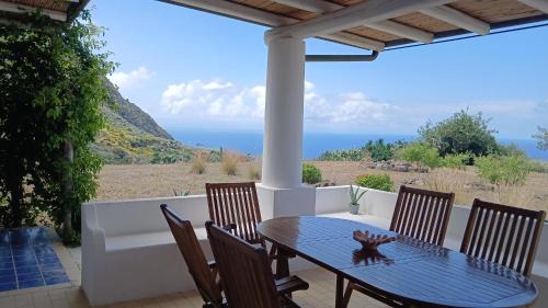Lipari Villa | La casa blu deluxe