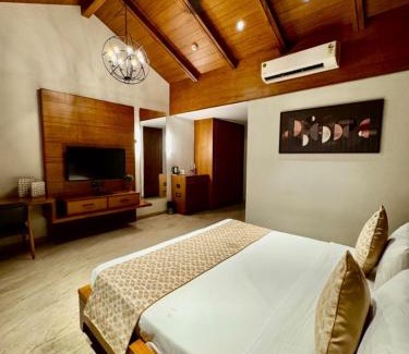 Palsana Hotel | La Casa Club and Resort