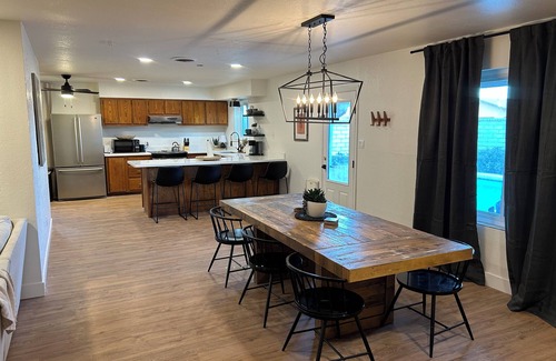 Yuma House | La Casa de Burro, Newly remodeled family and pet friendly home with a pool!