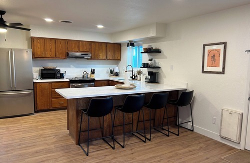 Yuma House | La Casa de Burro, Newly remodeled family and pet friendly home with a pool!