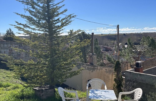 Tubilla del Lago House | La Casa de la Colina