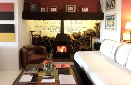 Almodovar del Rio House | La Casa de la Luz. ArtistHome