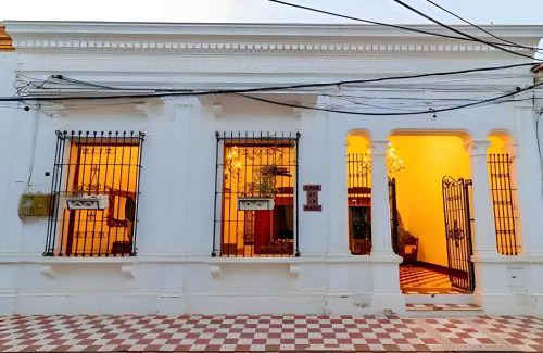 Santa Cruz de Mompox House | La casa de la Maye Historia y modernidad