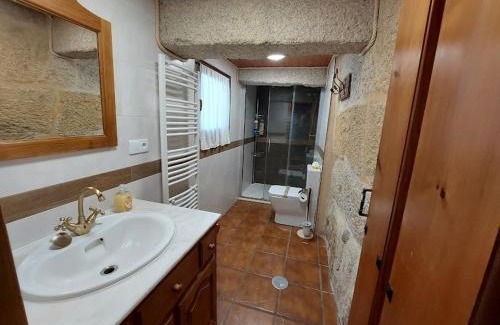 Nogueira de Ramuin House | La Casa de las Rocas - En la Ribeira Sacra