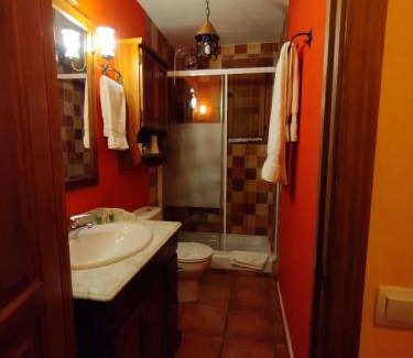 Condemios de Abajo House | La Casa de los Gatos