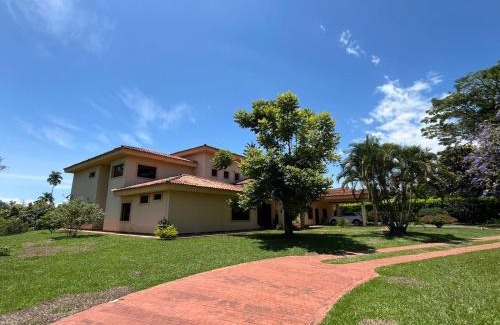 Cerritos Bed & Breakfast | La Casa de los Libros
