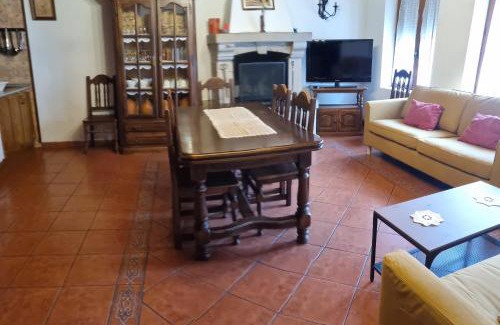 El Barraco House | La Casa de Tio Claudio